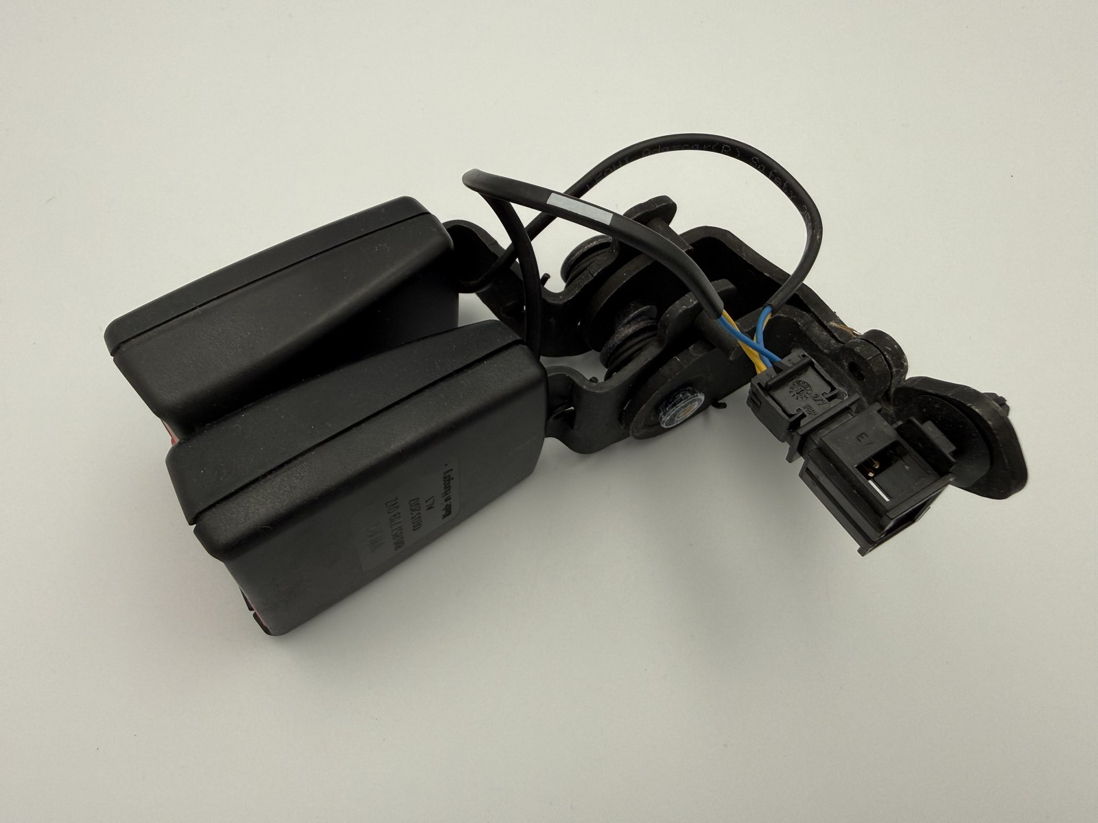 VW AUDI SEAT SKODA REAR DOUBLE SEAT BELT STALK 8V0857739QVZ