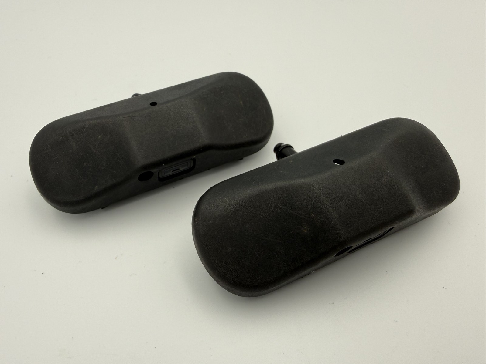 VW AUDI SEAT SKODA WINDSCREEN HEATED WASHER NOZZLE PAIR 5M0955986C