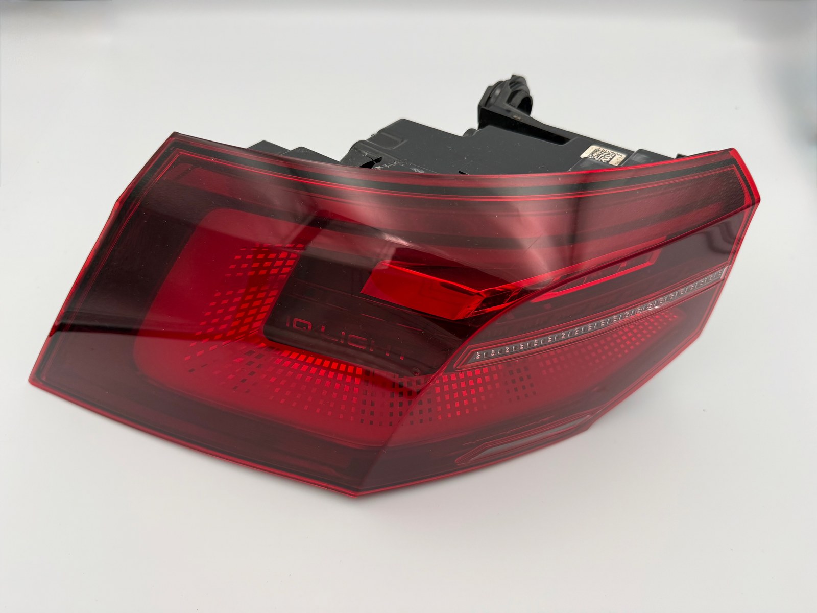 VW GOLF MK8 R GENUINE REAR TAIL LIGHT PASSENGER SIDE OUTER 5H0945207A