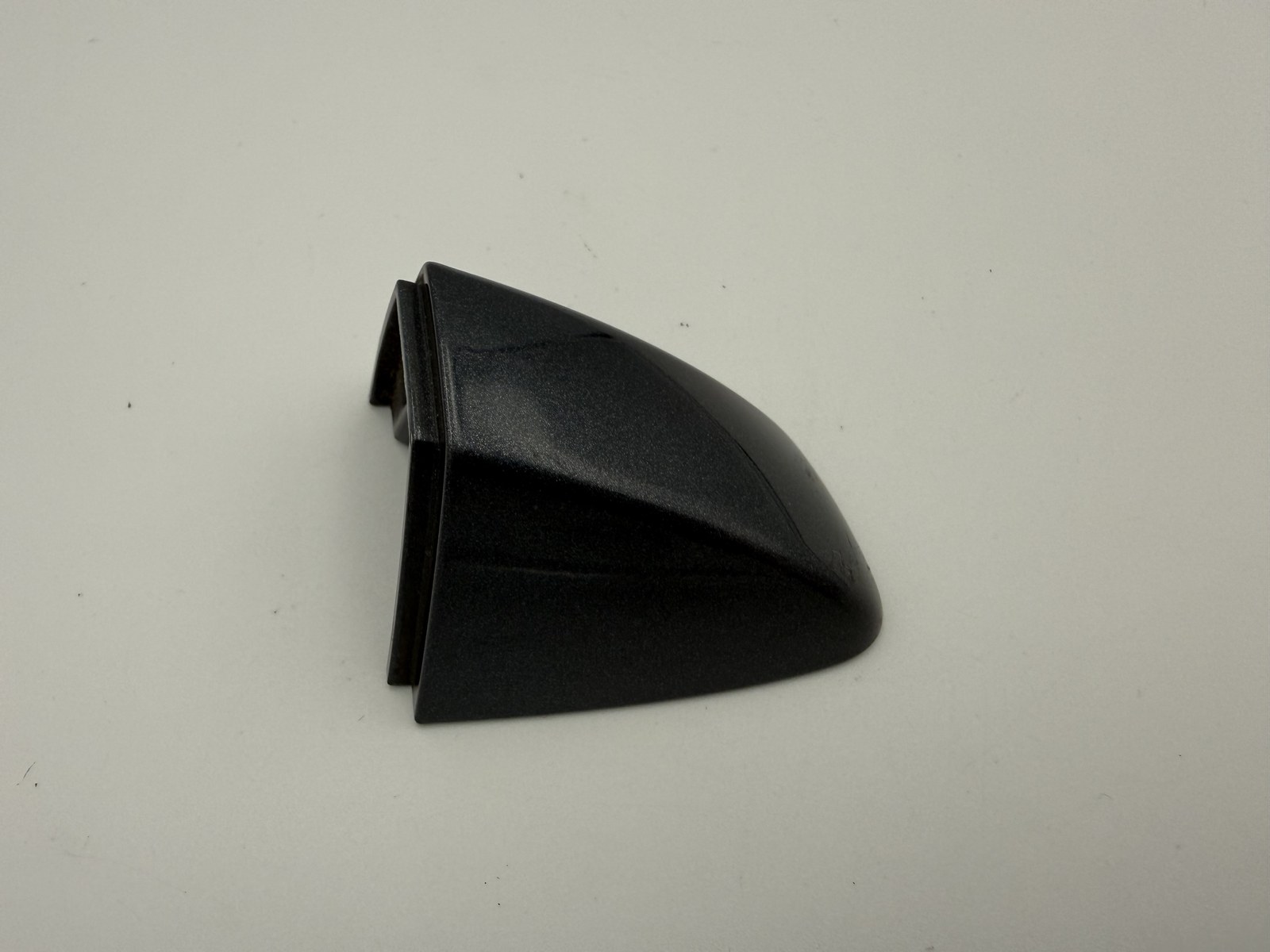 VW GOLF MK6 TROC DRIVERS FRONT DOOR HANDLE END CAP 5G2837880D