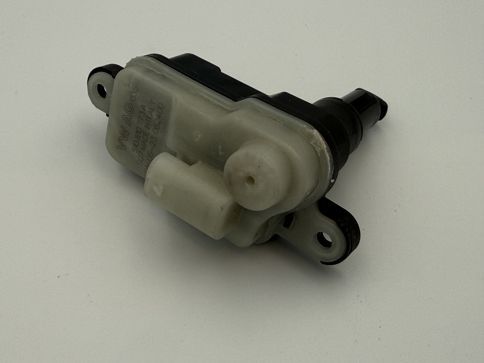 VW Audi Seat Skoda Fuel Filler Flap / Charge Port Actuator 510810773A