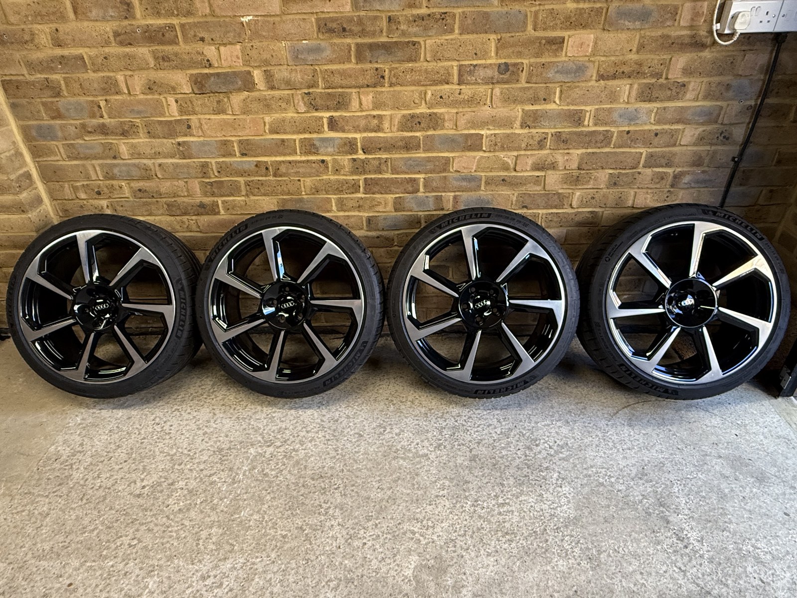 Genuine Audi TT 20" Alloy Wheels Forged TTS TTRS 8S0601025CE 8S0601025CD
