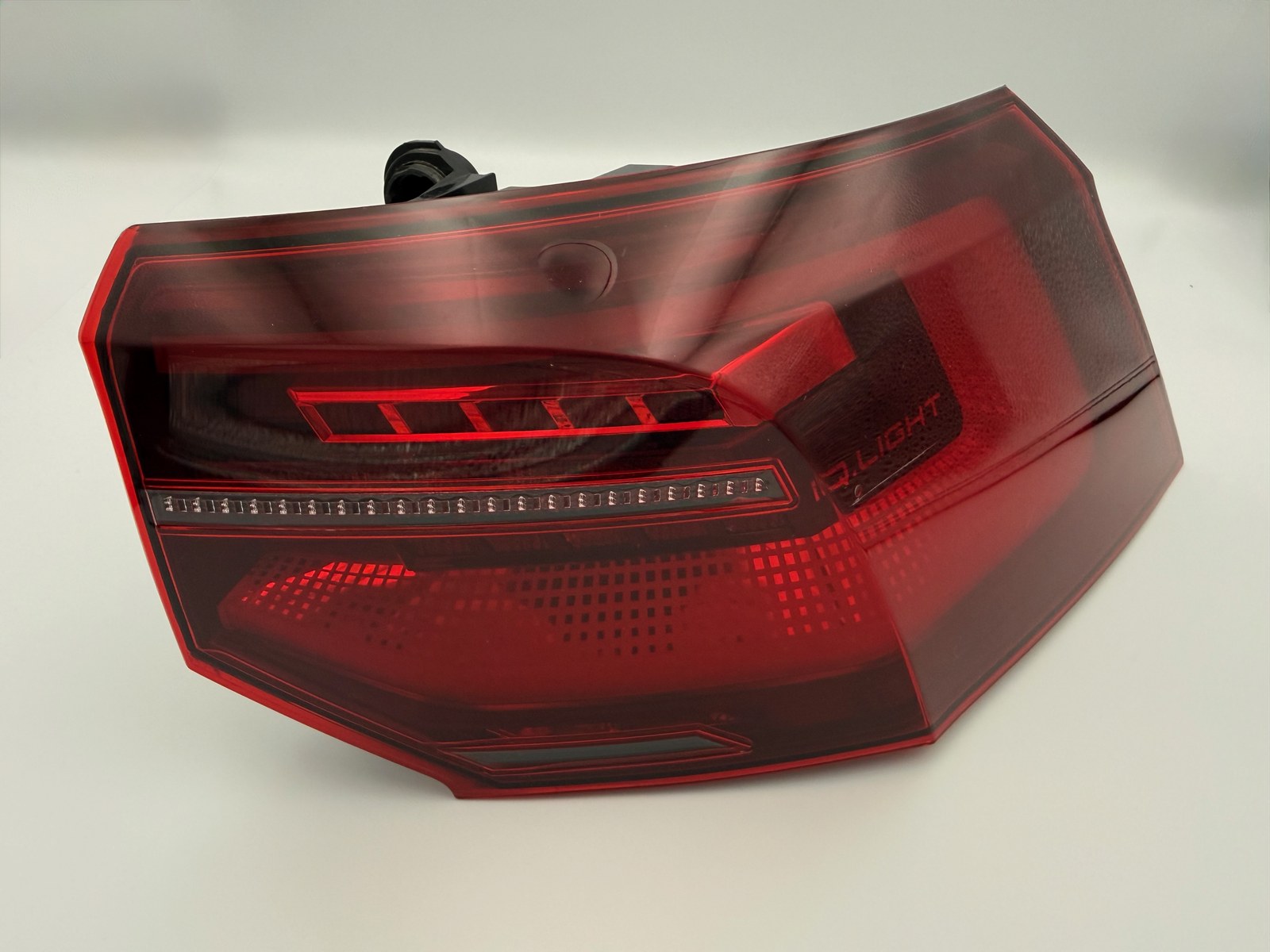 VW GOLF MK8 R GENUINE REAR TAIL LIGHT DRIVERS SIDE OUTER 5H0945207A